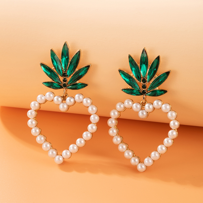 Fashion Heart Shape Alloy Inlay Artificial Pearls Rhinestones Women's Drop Earrings 1 Pair display picture 2