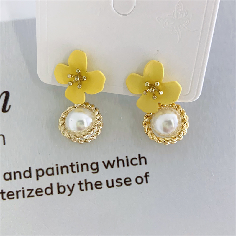 Sweet Flower Alloy Inlay Artificial Pearls Women's Ear Studs 1 Pair display picture 2