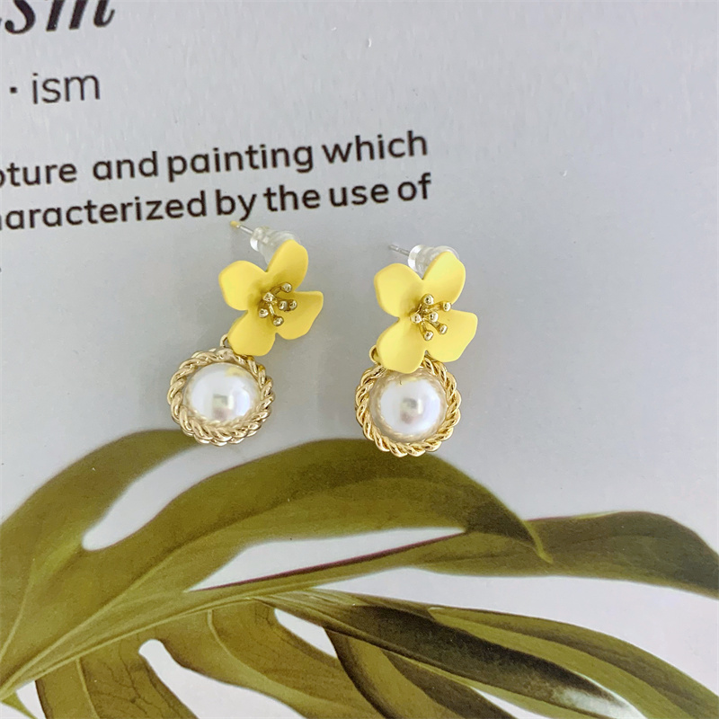 Sweet Flower Alloy Inlay Artificial Pearls Women's Ear Studs 1 Pair display picture 4