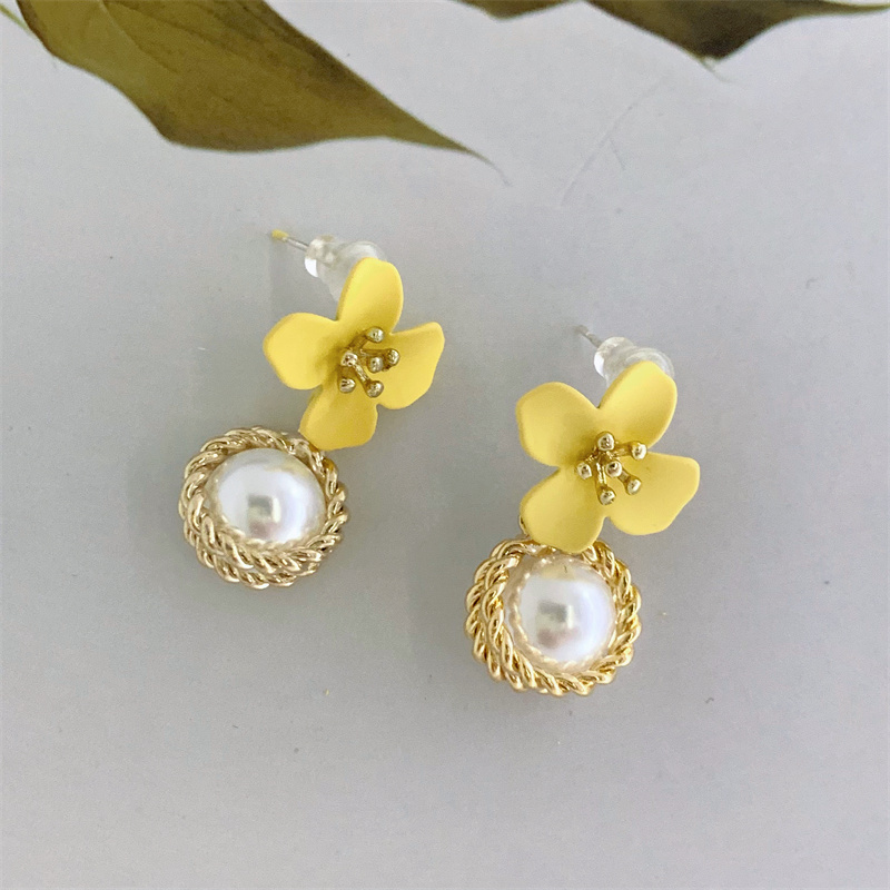 Sweet Flower Alloy Inlay Artificial Pearls Women's Ear Studs 1 Pair display picture 5