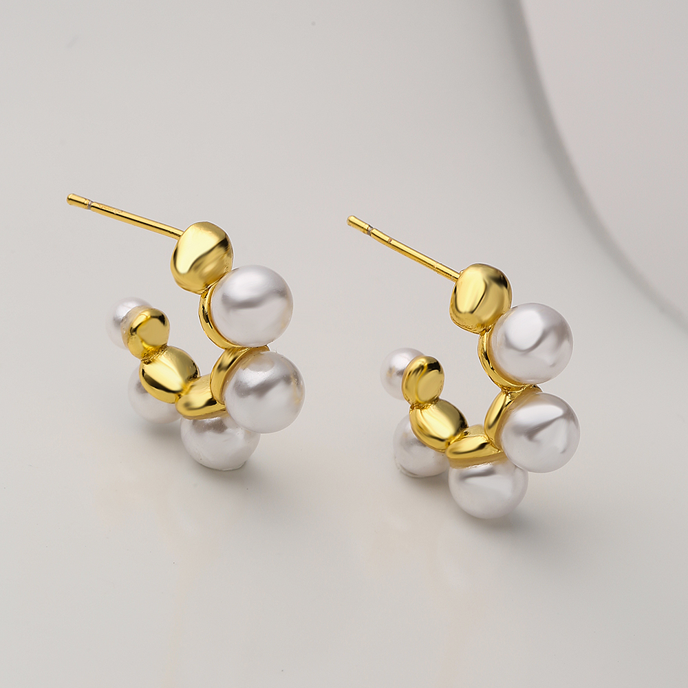 1 Pair Fashion C Shape Gold Plated Copper Artificial Pearls Gold Plated Ear Studs display picture 2
