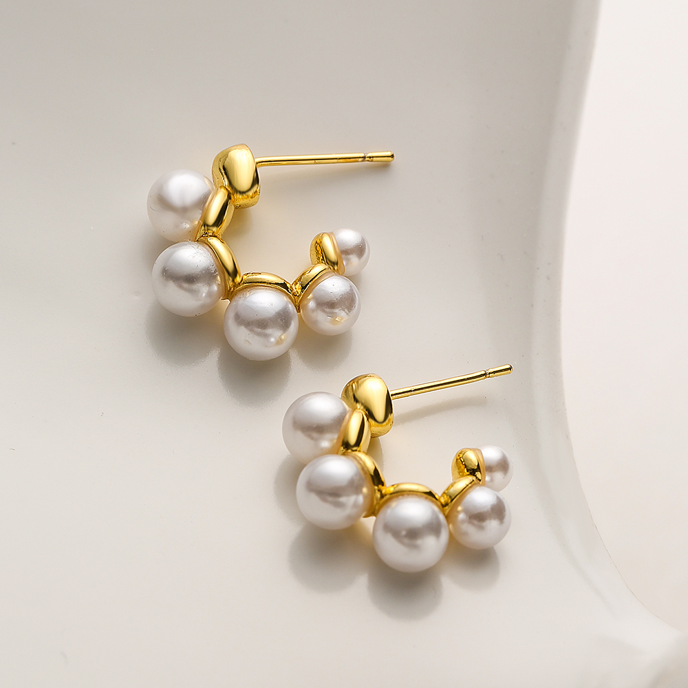 1 Pair Fashion C Shape Gold Plated Copper Artificial Pearls Gold Plated Ear Studs display picture 3