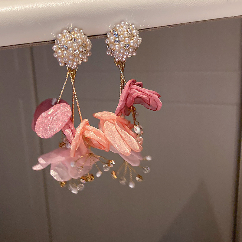 Sweet Flower Alloy Cloth Inlay Crystal Rhinestones Pearl Women's Drop Earrings 1 Pair display picture 3