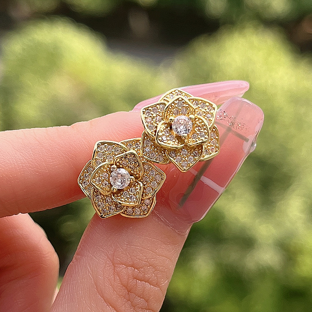 Fashion Flower Copper Plating Artificial Diamond Ear Studs 1 Pair display picture 9