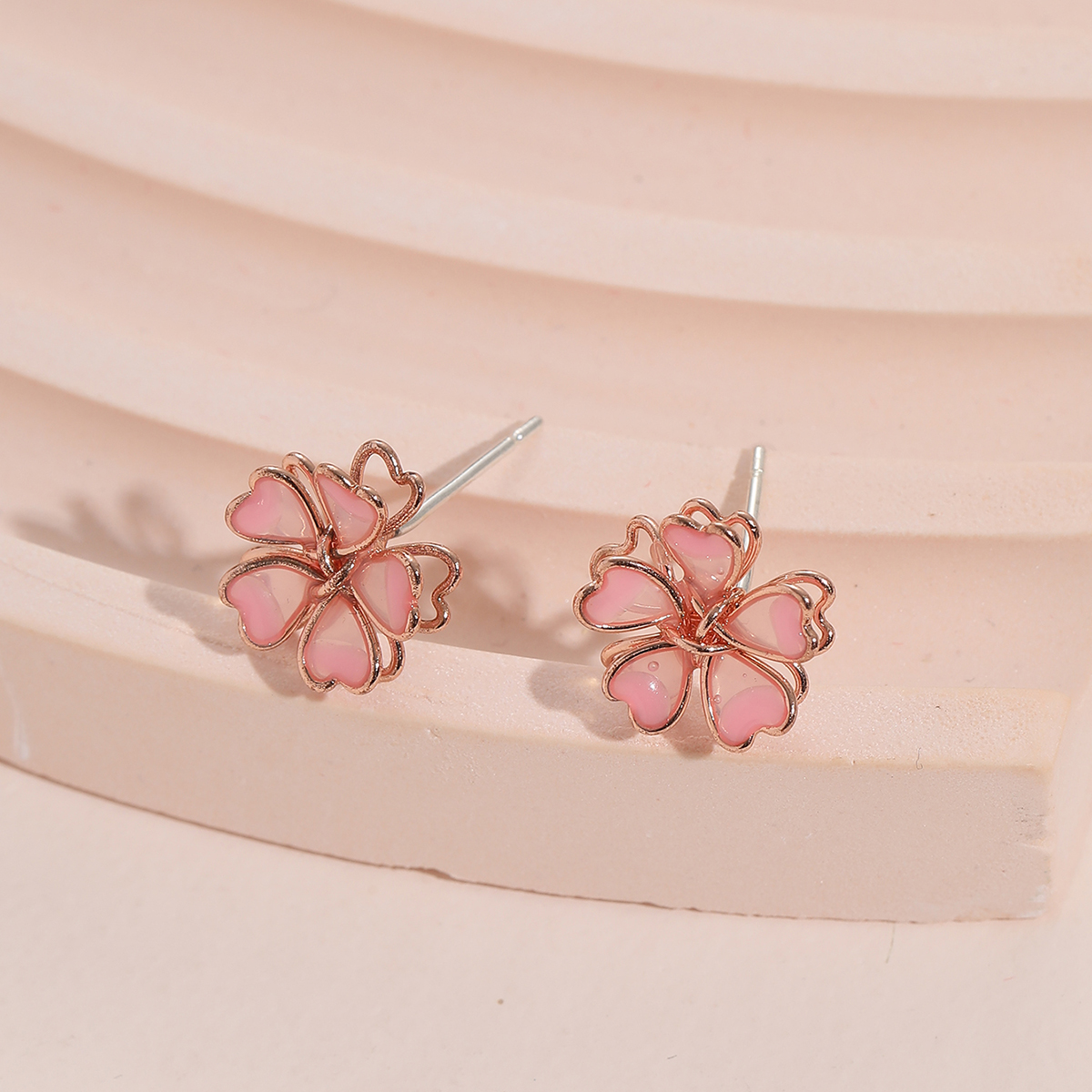 Sweet Flower Alloy Women's Ear Studs 1 Pair display picture 4