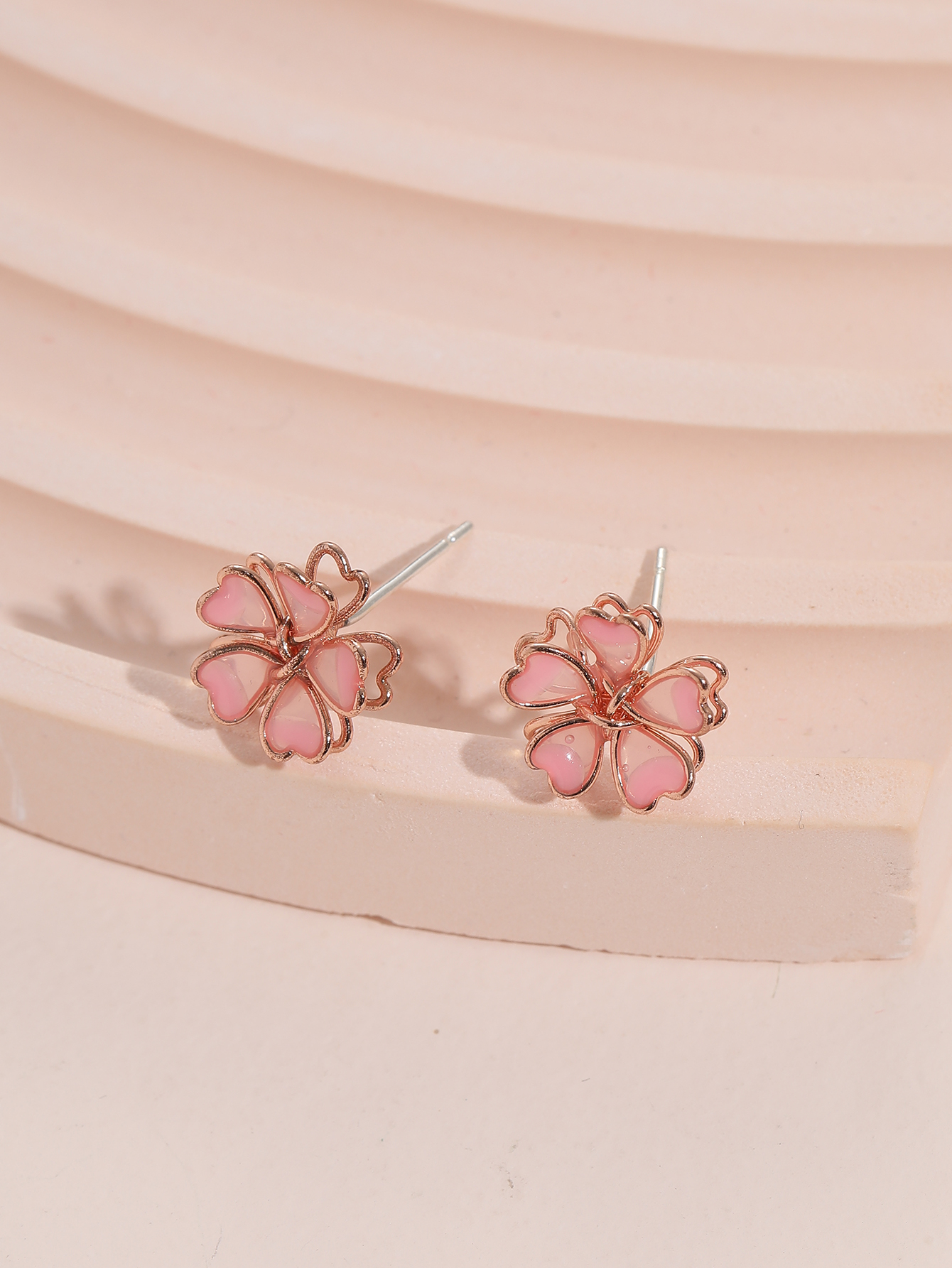 Sweet Flower Alloy Women's Ear Studs 1 Pair display picture 7