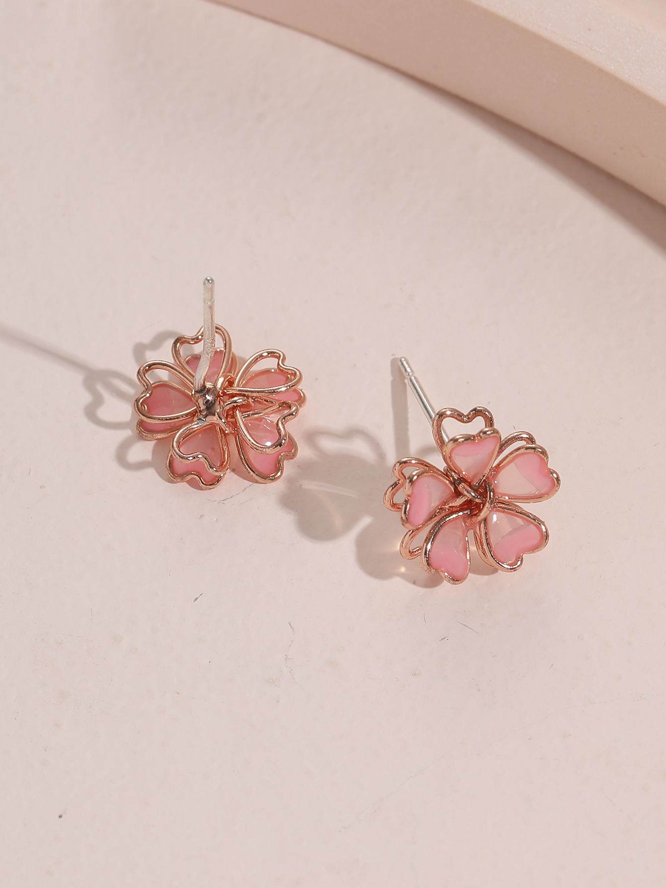 Sweet Flower Alloy Women's Ear Studs 1 Pair display picture 6