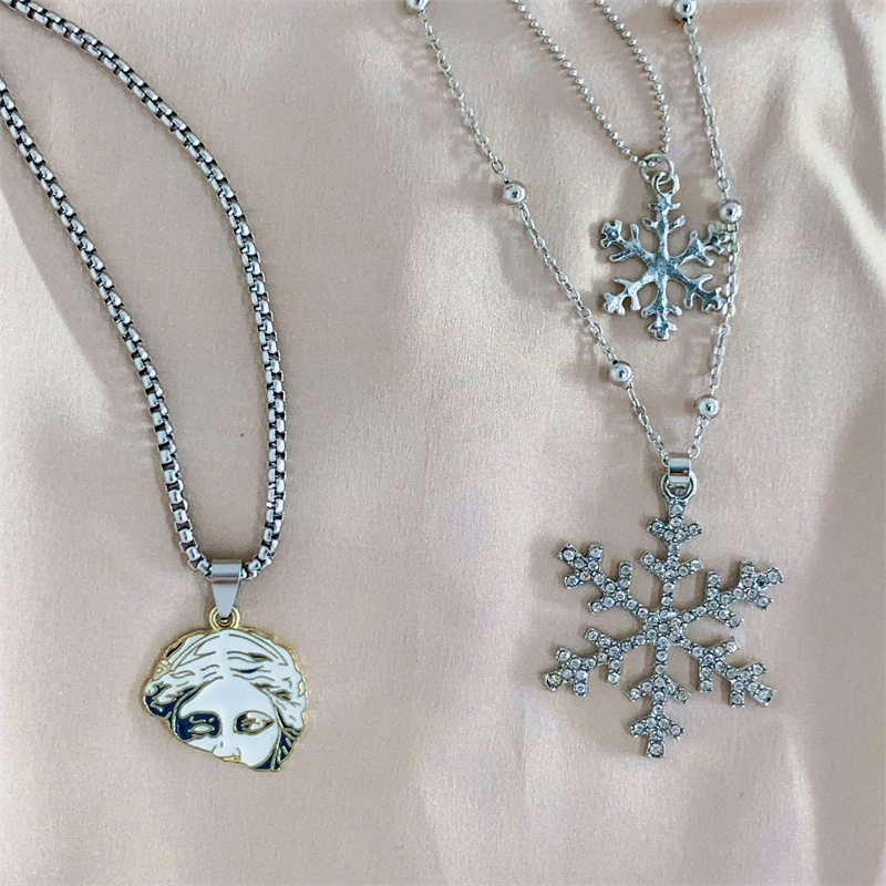 Simple Style Snowflake Alloy Inlay Rhinestones Unisex Pendant Necklace 1 Piece display picture 4