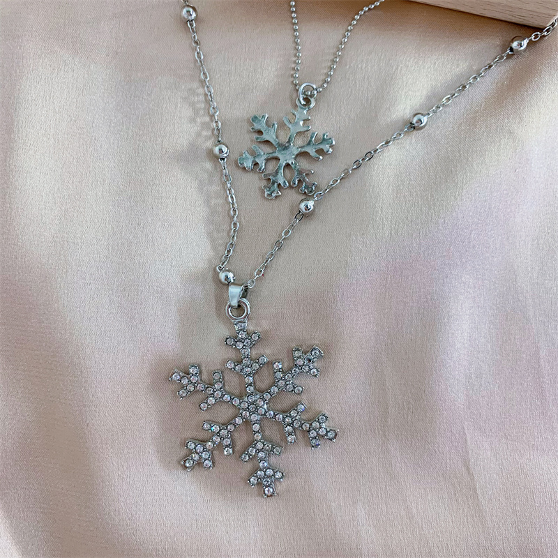 Simple Style Snowflake Alloy Inlay Rhinestones Unisex Pendant Necklace 1 Piece display picture 5