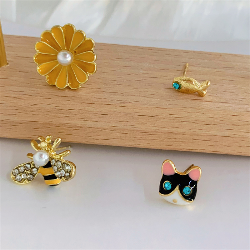 Cute Animal Alloy Enamel Artificial Pearls Rhinestones Women's Ear Studs 1 Pair display picture 5