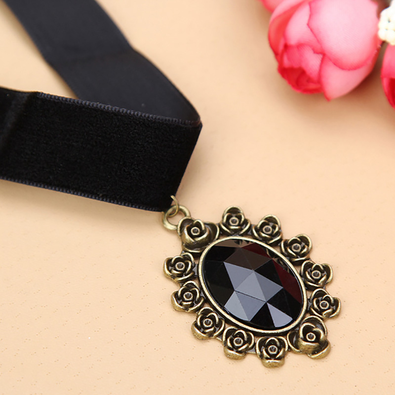 Retro Oval Velvet Artificial Crystal Women's Choker 1 Piece display picture 3