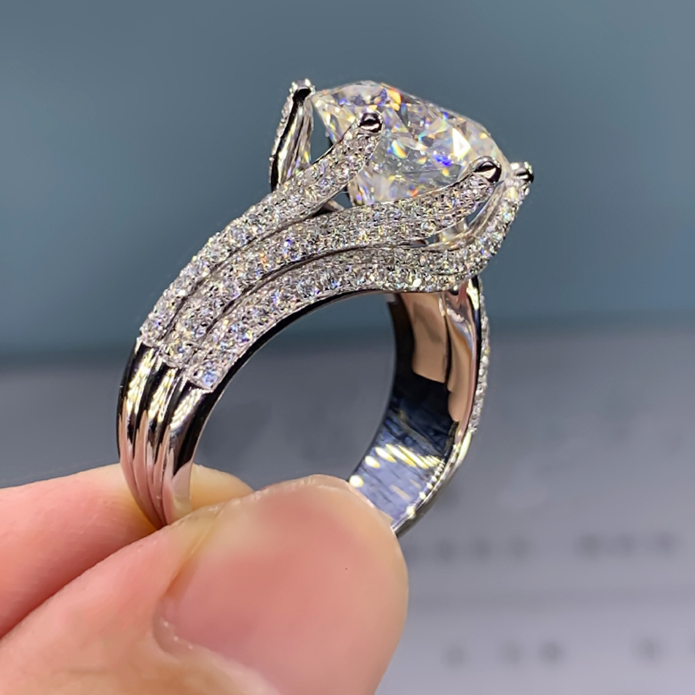 Fashion Round Copper Diamond Inlaid Zircon Artificial Diamond Zircon Rings 1 Piece display picture 1