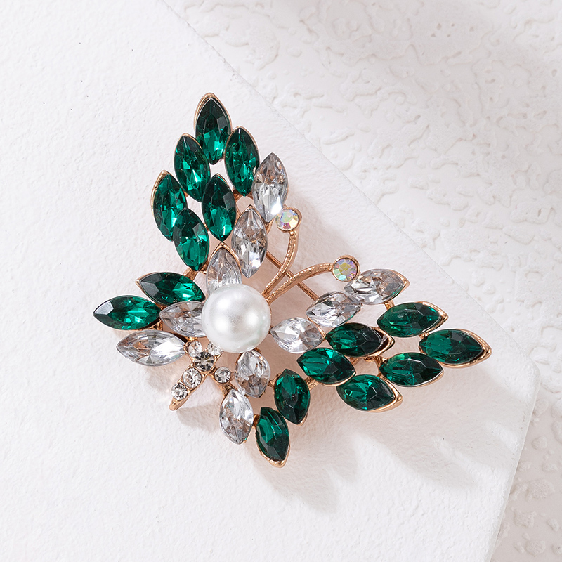 Moda Mariposa Aleación Embutido Diamantes De Imitación Mujeres Broches display picture 3
