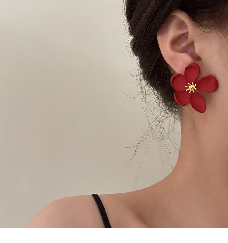 Fashion Flower Alloy Stoving Varnish Women's Ear Studs 1 Pair display picture 1