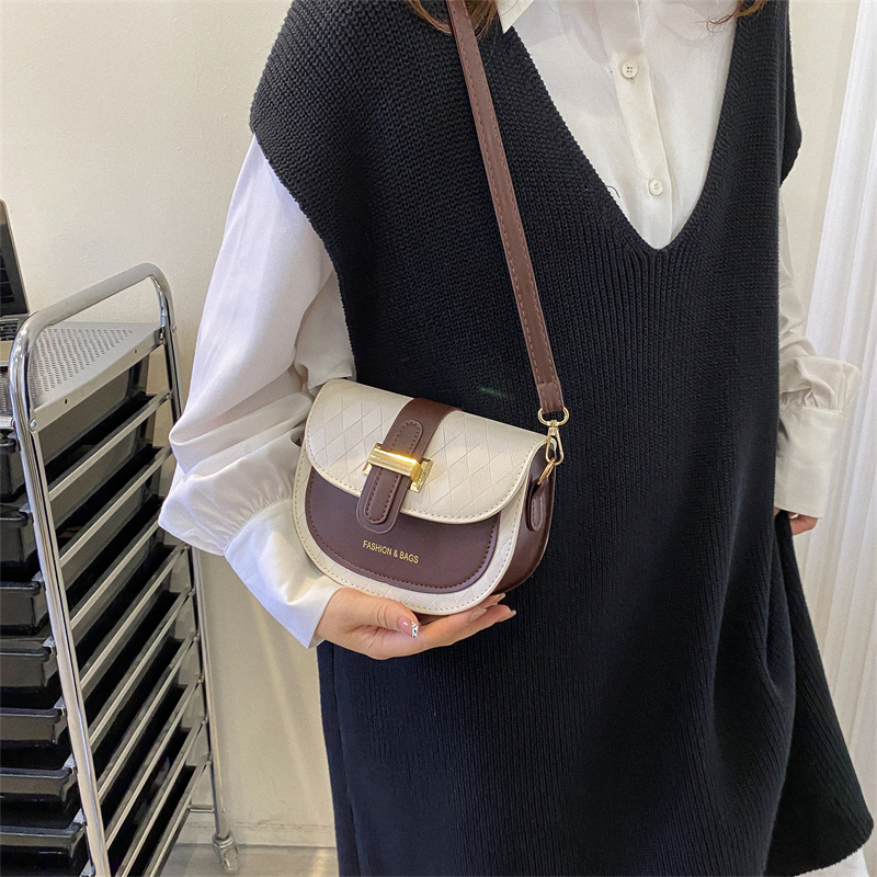 Women's Pu Leather Color Block Fashion Square Magnetic Buckle Crossbody Bag display picture 1
