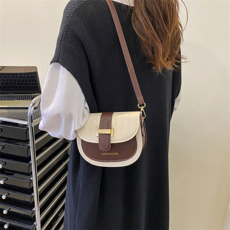Women's Pu Leather Color Block Fashion Square Magnetic Buckle Crossbody Bag display picture 2