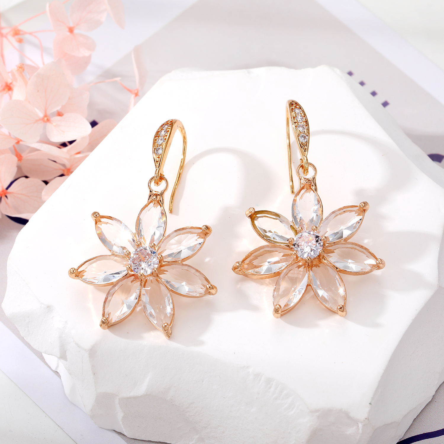 Fashion Lotus Alloy Inlay Crystal Rhinestones Women's Drop Earrings 1 Pair display picture 6