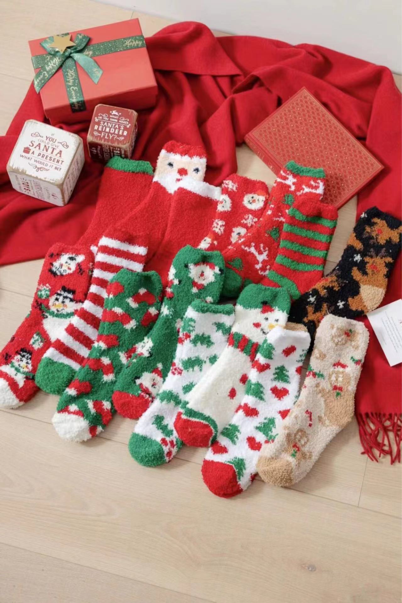 Women's Cute Santa Claus Gingerbread Snowman Spandex Polyester Jacquard Ankle Socks display picture 1
