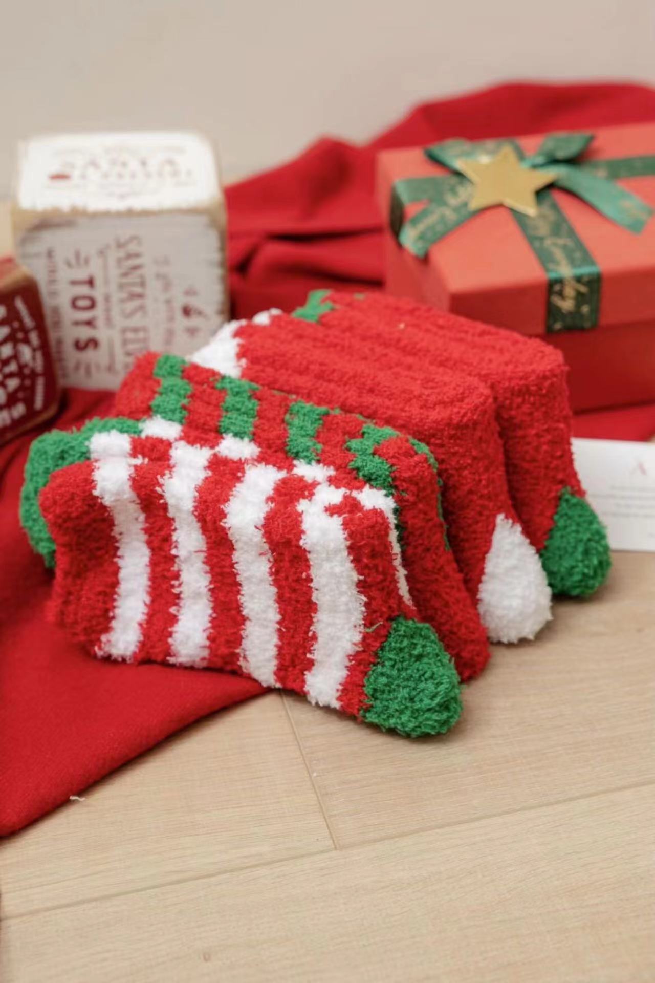 Women's Cute Santa Claus Gingerbread Snowman Spandex Polyester Jacquard Ankle Socks display picture 2
