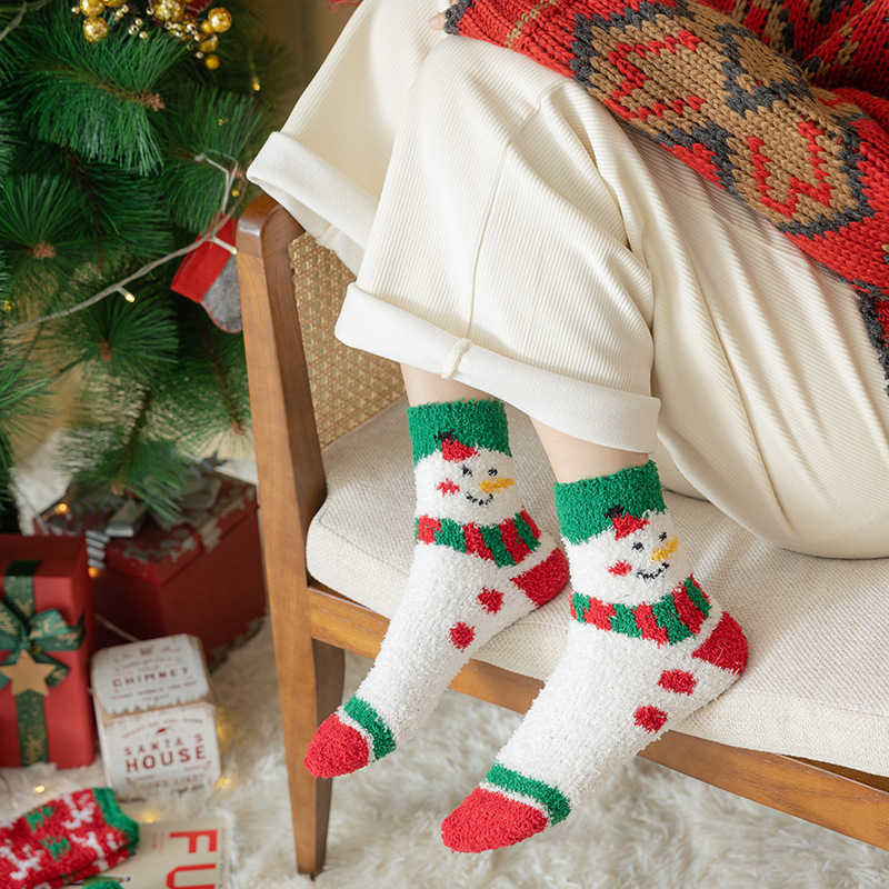 Women's Cute Santa Claus Gingerbread Snowman Spandex Polyester Jacquard Ankle Socks display picture 3