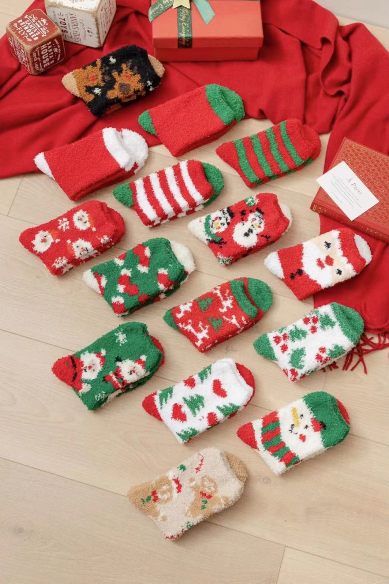 Women's Cute Santa Claus Gingerbread Snowman Spandex Polyester Jacquard Ankle Socks display picture 4