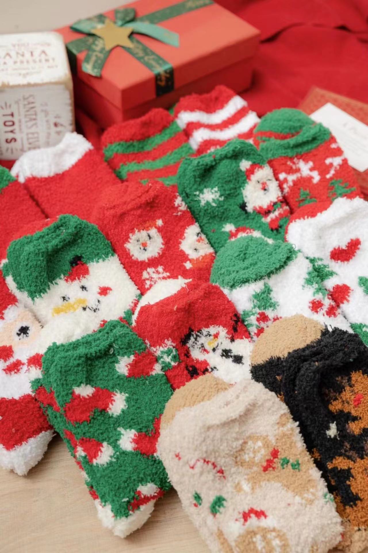 Women's Cute Santa Claus Gingerbread Snowman Spandex Polyester Jacquard Ankle Socks display picture 6