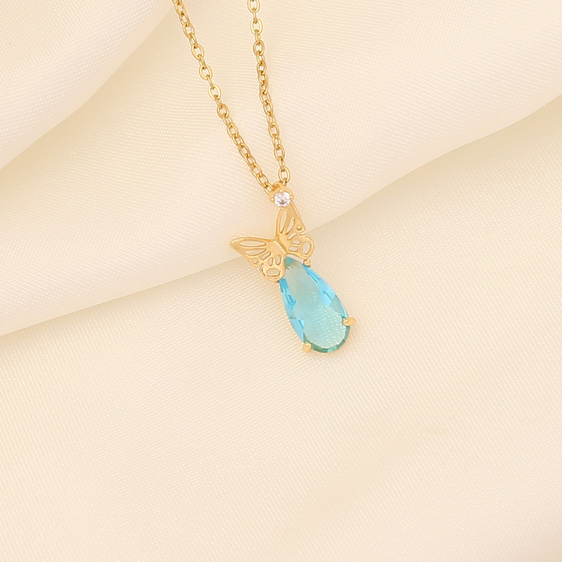 Fashion Water Droplets Heart Shape Butterfly Copper Plating Inlay Zircon Pendant Necklace 1 Piece display picture 4