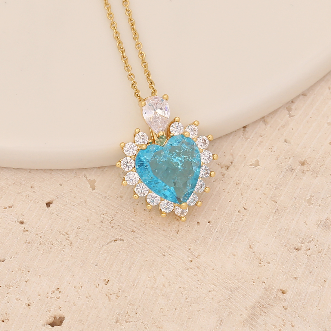 Fashion Water Droplets Heart Shape Butterfly Copper Plating Inlay Zircon Pendant Necklace 1 Piece display picture 5