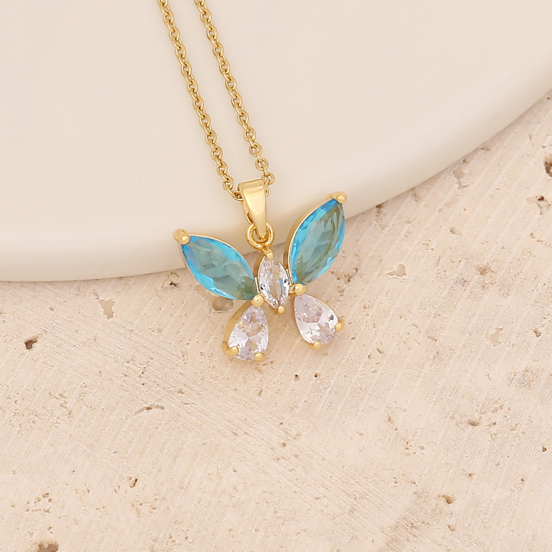 Fashion Water Droplets Heart Shape Butterfly Copper Plating Inlay Zircon Pendant Necklace 1 Piece display picture 12