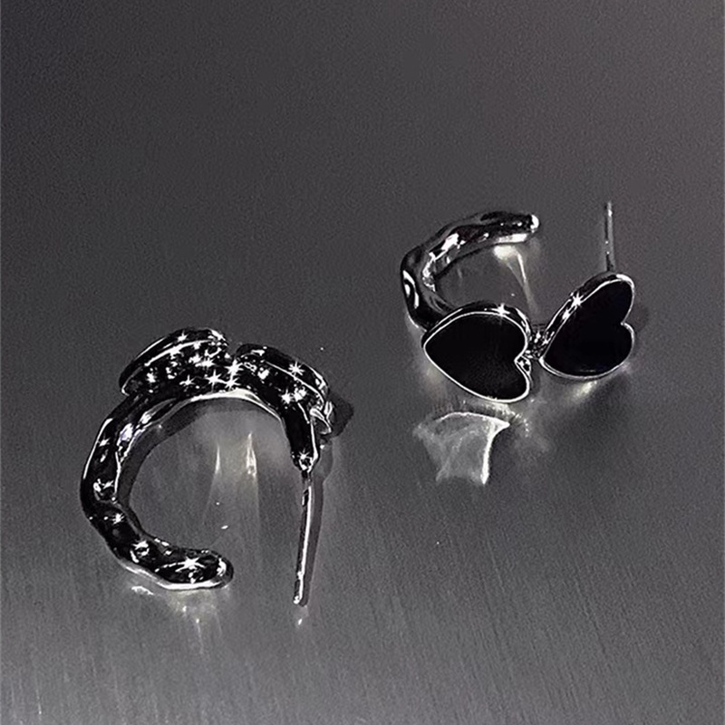 Fashion Heart Shape Alloy Women's Hoop Earrings 1 Pair display picture 7