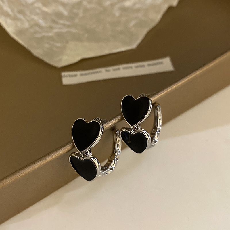 Fashion Heart Shape Alloy Women's Hoop Earrings 1 Pair display picture 10