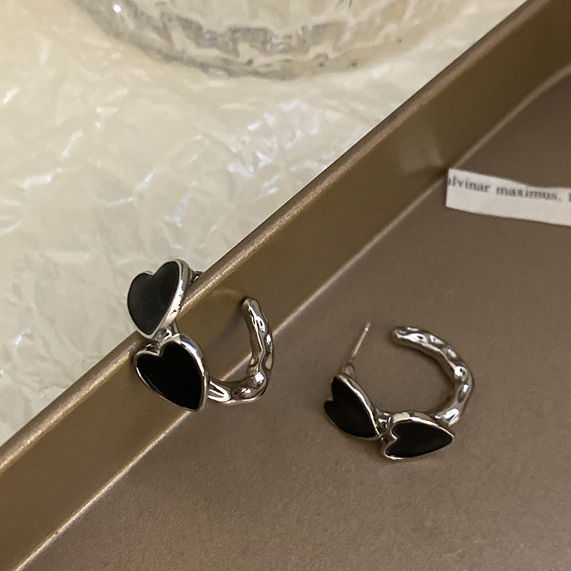 Fashion Heart Shape Alloy Women's Hoop Earrings 1 Pair display picture 11