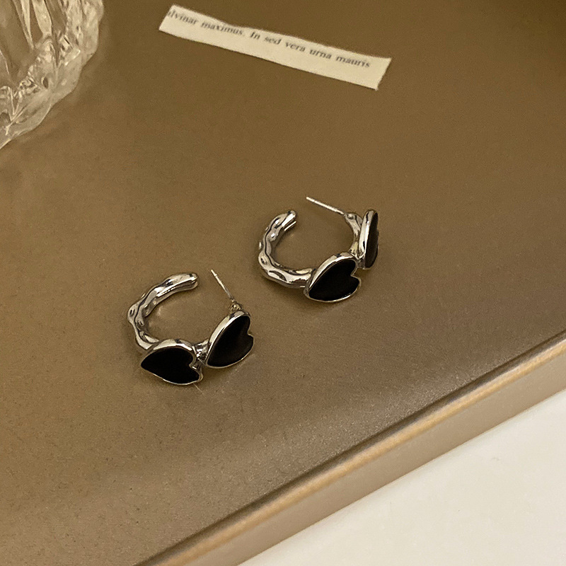 Fashion Heart Shape Alloy Women's Hoop Earrings 1 Pair display picture 12