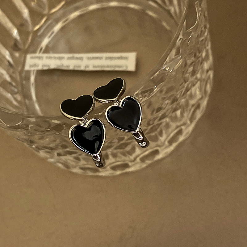 Fashion Heart Shape Alloy Women's Hoop Earrings 1 Pair display picture 13
