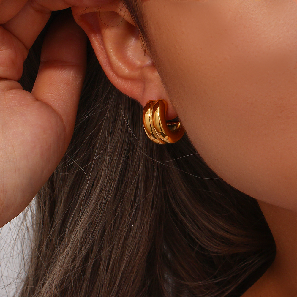 1 Pair Fashion C Shape Plating Stainless Steel Gold Plated Gold Plated Earrings display picture 3