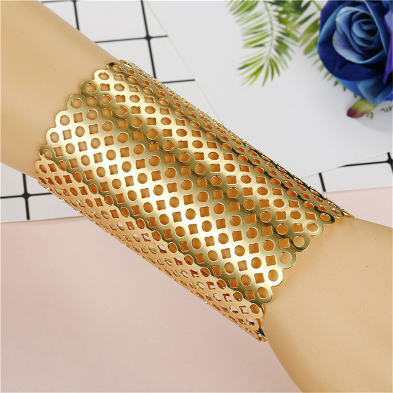 Fashion Solid Color Alloy Hollow Out Women's Bangle 1 Piece display picture 6