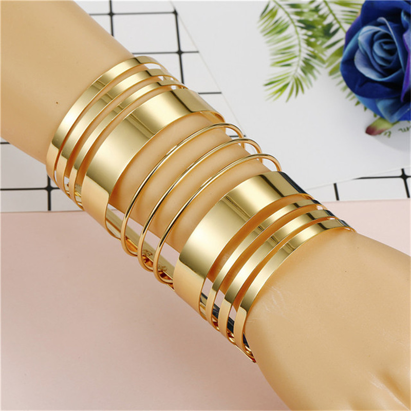 Fashion Solid Color Alloy Hollow Out Women's Bangle 1 Piece display picture 9