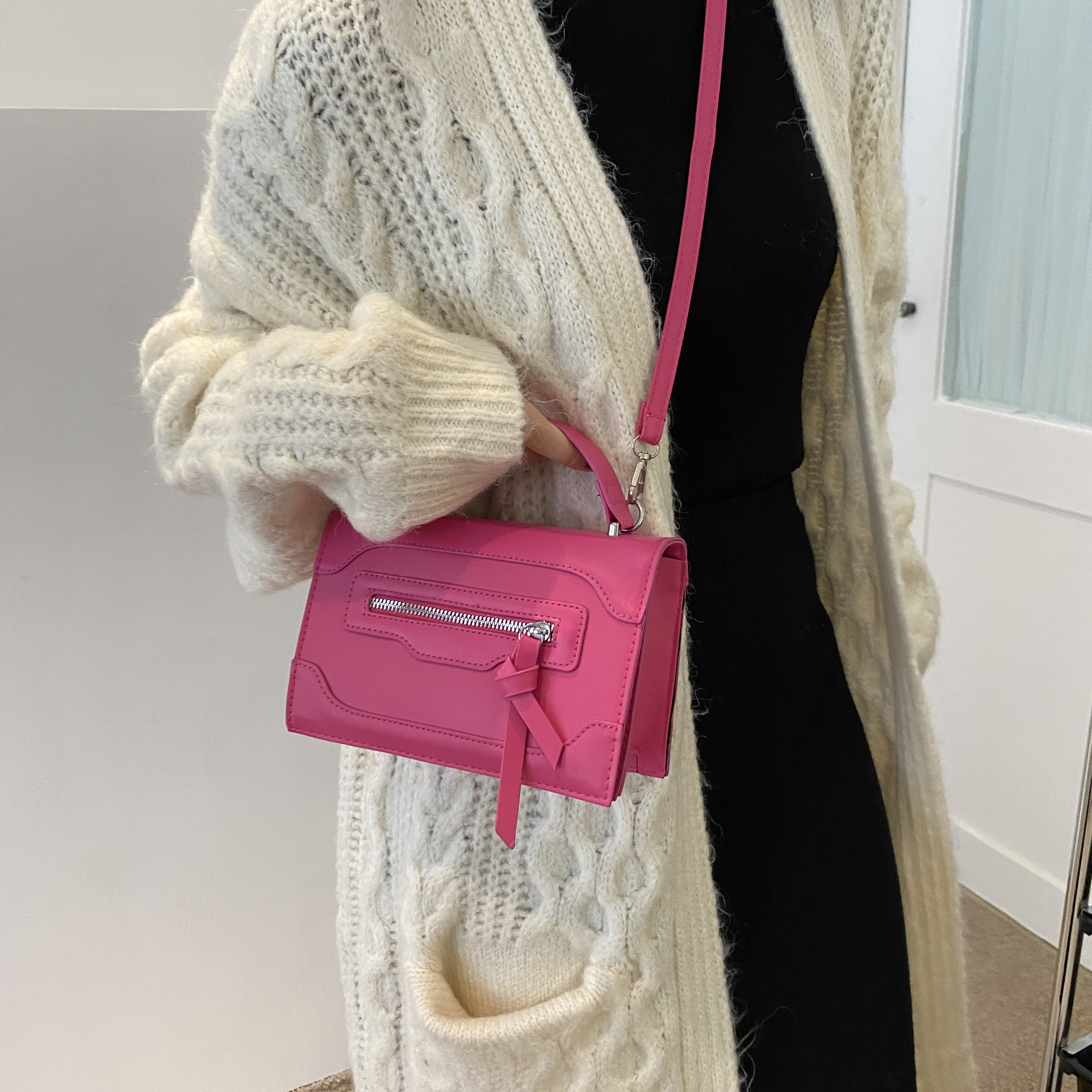 Frau Alle Jahreszeiten Pu-leder Einfarbig Mode Quadrat Reißverschluss Handtasche display picture 11