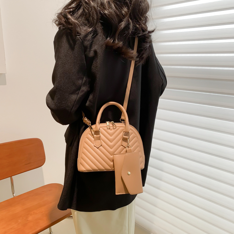 Women's All Seasons Pu Leather Fashion Handbag display picture 5