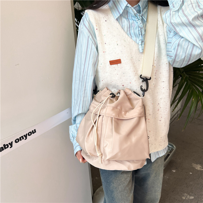 Women's Nylon Solid Color Preppy Style Classic Style Sports Cross Straps Sewing Thread Bucket String Crossbody Bag display picture 7