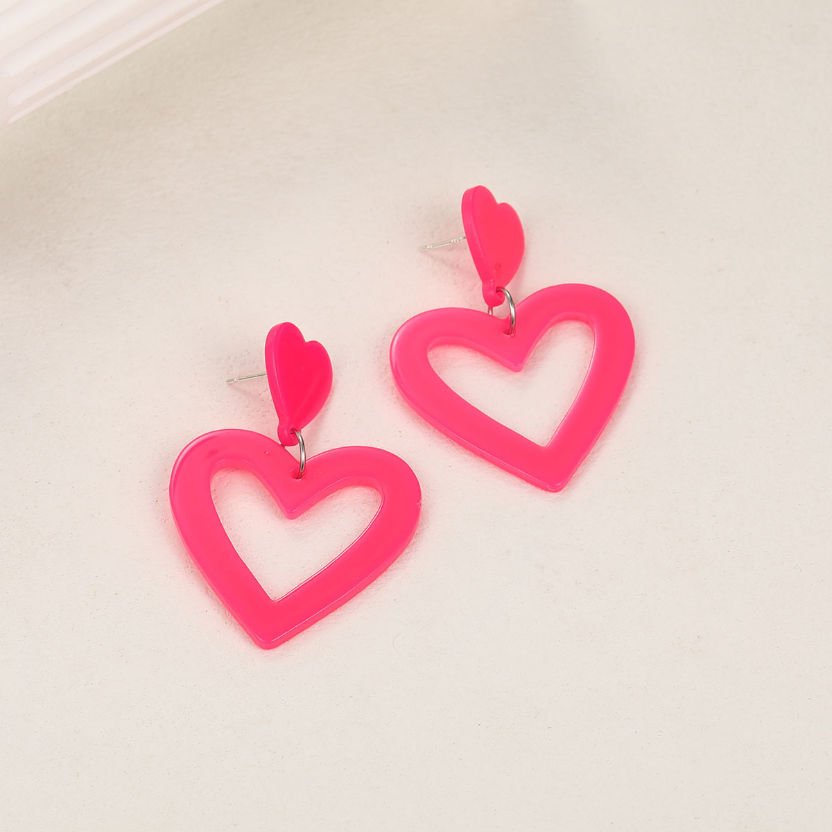 1 Pair Classic Style Heart Shape Enamel Alloy Drop Earrings display picture 6
