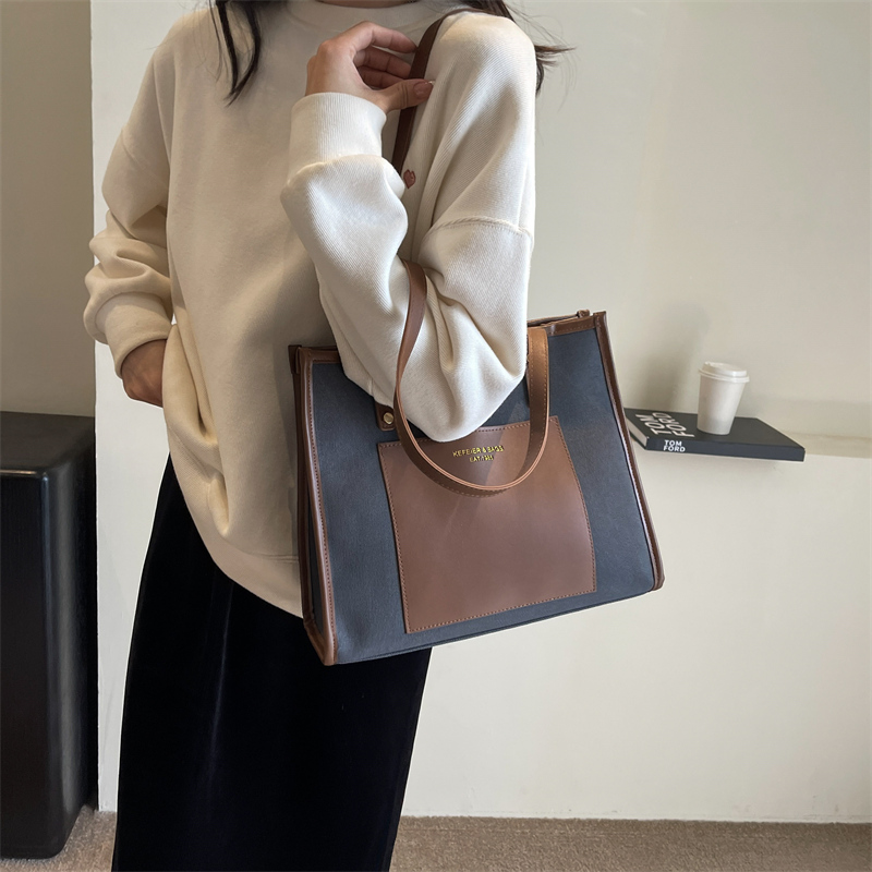 Women's All Seasons Canvas Letter Color Block Square Preppy Style Classic Style Streetwear Sewing Thread Square Zipper Shoulder Bag display picture 6