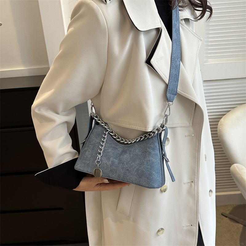 Women's All Seasons Pu Leather Solid Color Vintage Style Square Zipper Shoulder Bag display picture 4