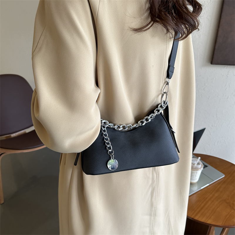 Women's All Seasons Pu Leather Solid Color Vintage Style Square Zipper Shoulder Bag display picture 7