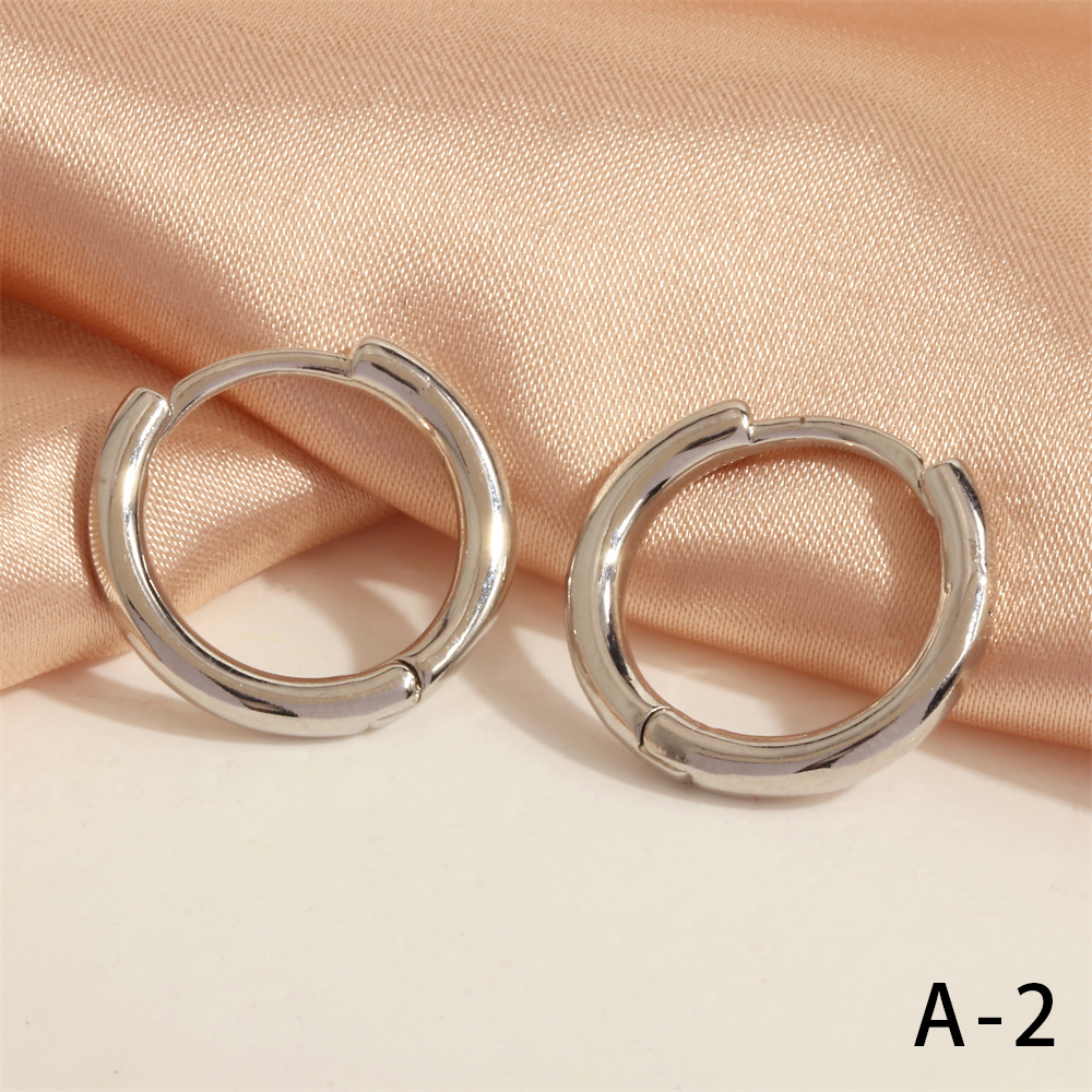 1 Paar Einfacher Stil U-form Runden Überzug Kupfer 18 Karat Vergoldet Reif Ohrringe display picture 7