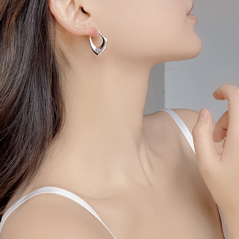 1 Pair Simple Style Solid Color Irregular Sterling Silver Earrings display picture 3