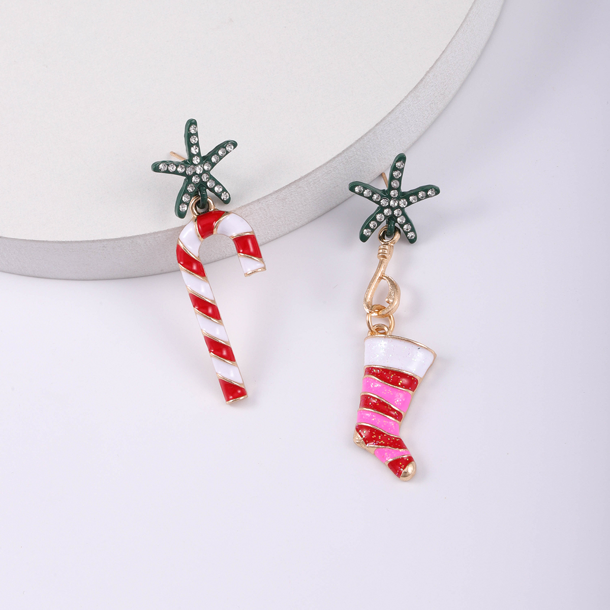 1 Piece Cute Christmas Christmas Socks Inlay Alloy Glass Gold Plated Drop Earrings display picture 4