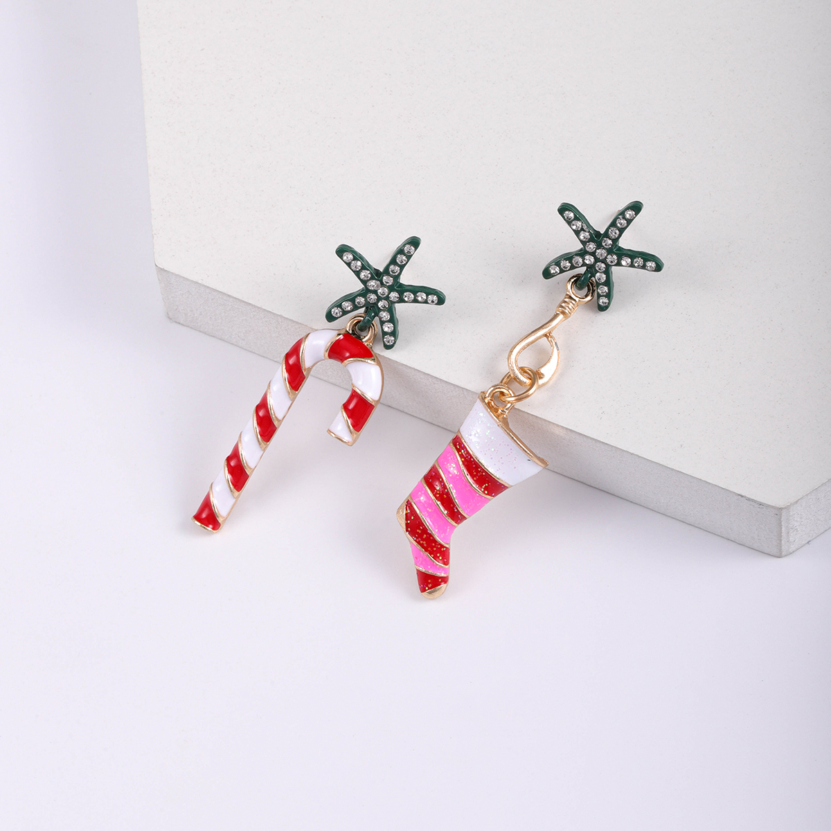 1 Piece Cute Christmas Christmas Socks Inlay Alloy Glass Gold Plated Drop Earrings display picture 11
