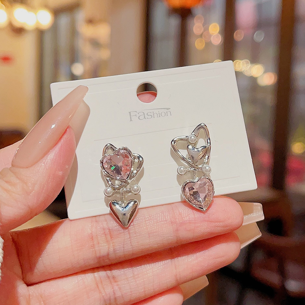 1 Pair Sweet Heart Shape Inlay Alloy Rhinestones Drop Earrings display picture 5