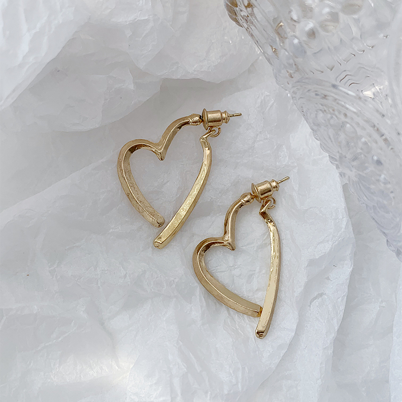 1 Pair Simple Style Heart Shape Plating Alloy Gold Plated Ear Studs display picture 4